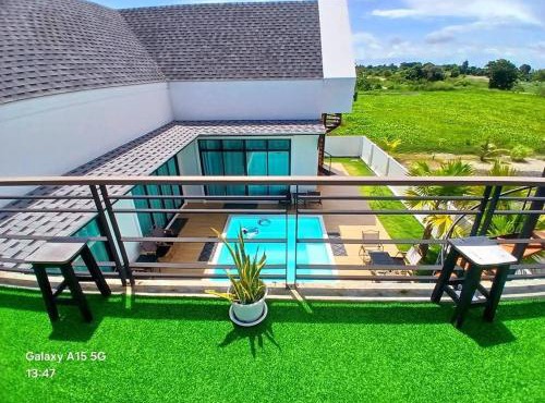 Large private pool villa, 650 m from Mae Rumphueng beach in Ban Pa Khan