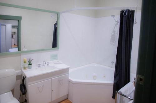 Large Studio Apartment with Spa