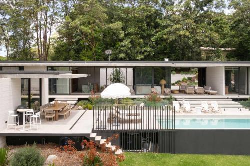 Latitude 156 - Elevated Luxury Overlooking the Greens
