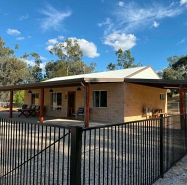 Lavinia Adults Retreat Rubyvale