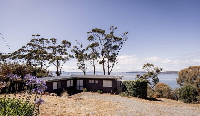 'Lazy Susan's' Waterfront Shack