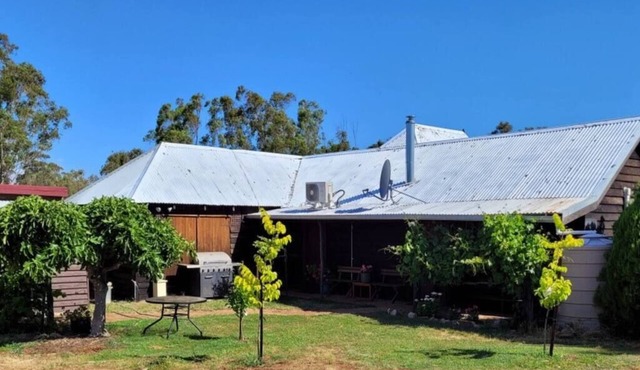 " Le Var" Historic accommodation with Ensuite.