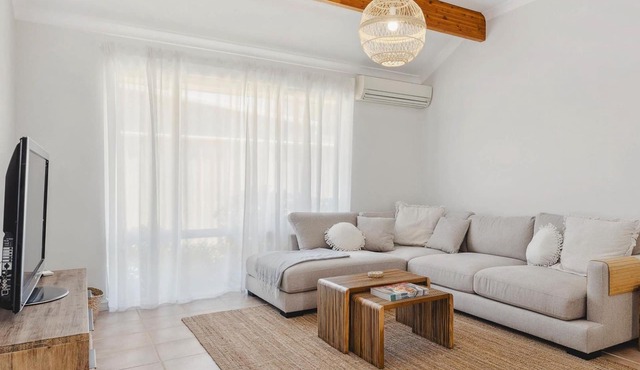 Light & Bright Pet Friendly Beach Side Haven