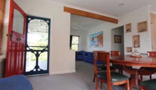 Lighthouse Retreat - Pet Friendly Free Wifi