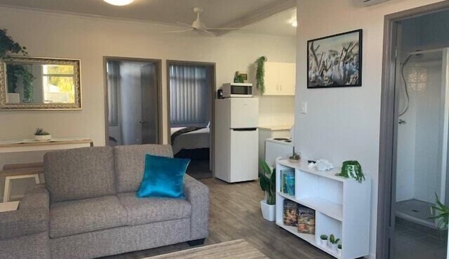 Listen to the Ocean from courtyard. Wi-fi included