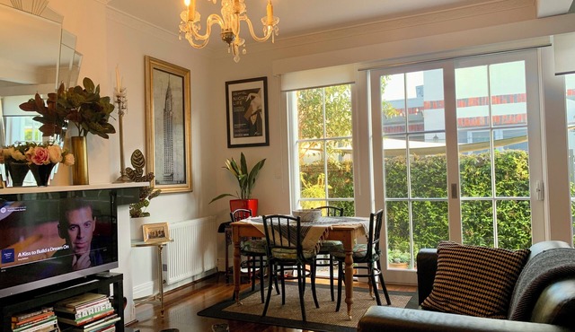 Little Charmer Sth Yarra, parking permit, delightful, lux kitchen and bathroom