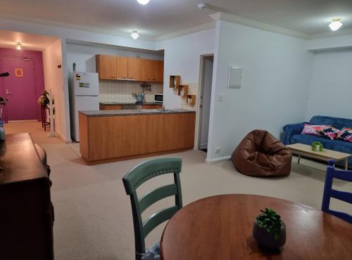 Little Monica Apartment- Spacious, Affordable & Central in Perth