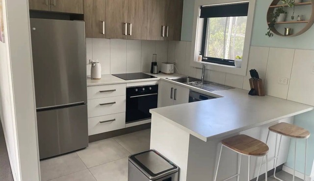 Little White House on Ecclestone close to city centre and Tamar Valley Wineries!