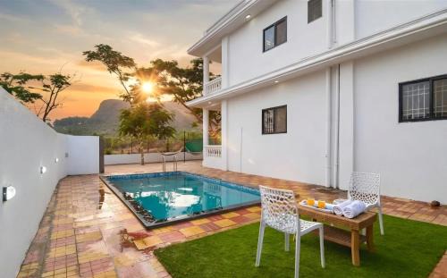 ll EMPYREAN STAY ll WHITE PANTHER VILLA ll 3BHK ll ll PRIVATE POOL ll AC ll FREE WIFI ll