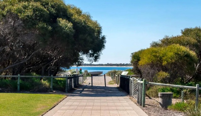 Longbeach Retreat, Beautiful Ocean views at your fingertips