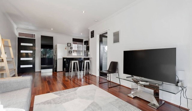 Lovely 1 bedroom unit with free parking! Free WIFI