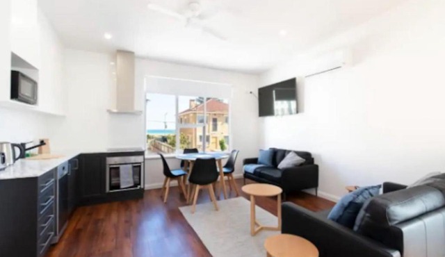 Lovely Beachside Largs Bay unit - free wine