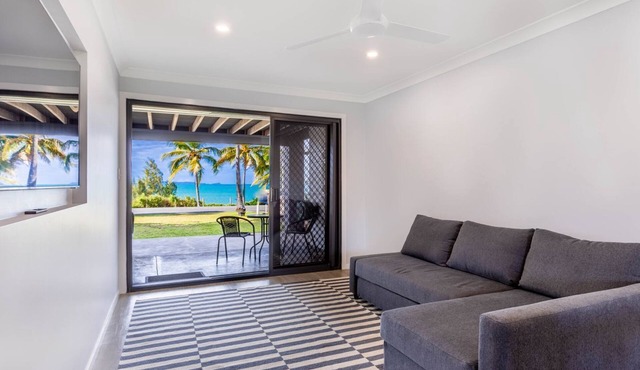 Lower level, Cute Apartment on Lammermoor Beach
