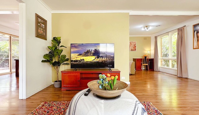 Lucerne Escape/12min to Beach/4Bedroom/Workplace