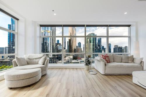 Lumina - Panoramic River & Skyline Outlook with Pool