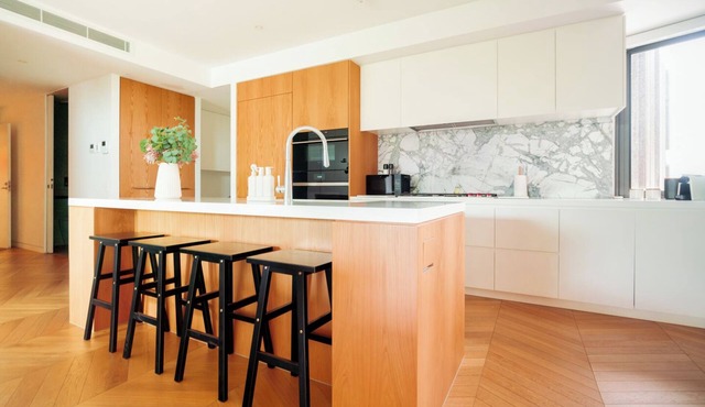 Lux 3BR Apt