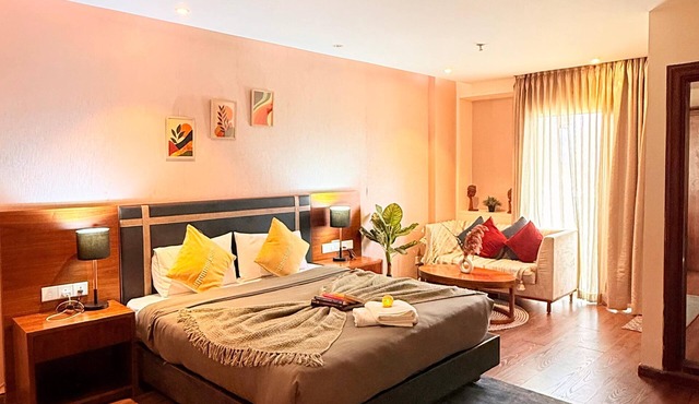 Lux Loft Studio w/Balcony in Gurgaon with Pool Access in Gurugram