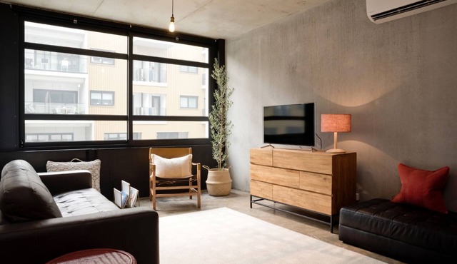 LUXE Boutique Warehouse Style KING BED - EV Charger - Central Canberra Location!