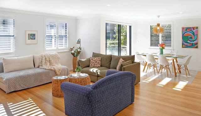 Luxe Bright 2BR. Walk to Harbour wharf + parking in Woolloomooloo