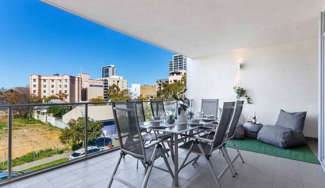 Luxe Chic 3bd Apt City Skyline views