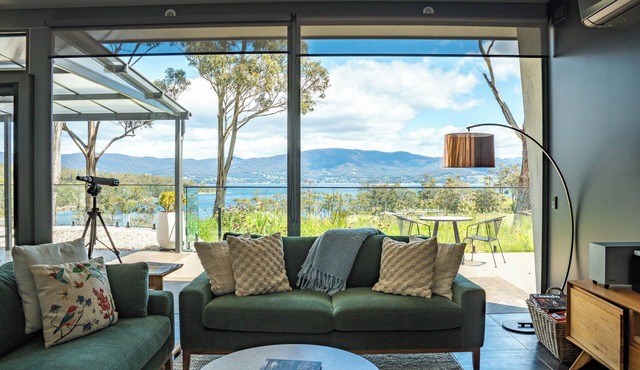 Luxe coastal retreat with sauna, outdoor bath, breathtaking views & pet friendly