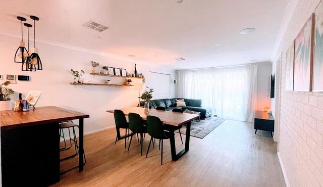 Luxe Family Retreat! Pool, Sauna, Playground, Netflix, Disney Plus