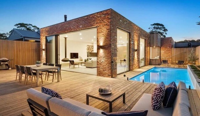 LUXE Poolside living, in the heart of Flinders