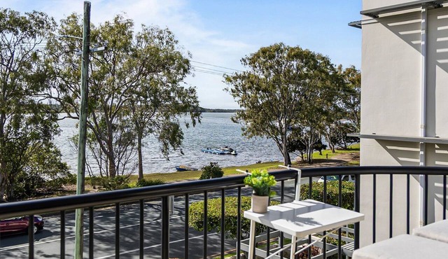 luxurious 2 bedroom unit on Maroochydore River