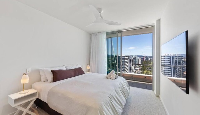 Luxurious 2BR 2BA Oceanfront Apartment Kirra in Gold Coast