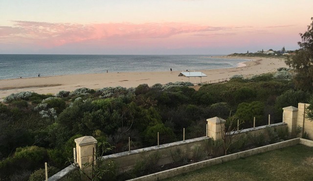 Luxurious Absolute beachfront holiday home perfect for families & friends