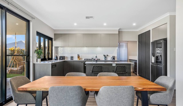 Luxurious coastal retreat | Swan BnB Management
