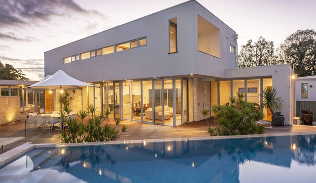 Luxurious Home with Pool Close to Beach and Town