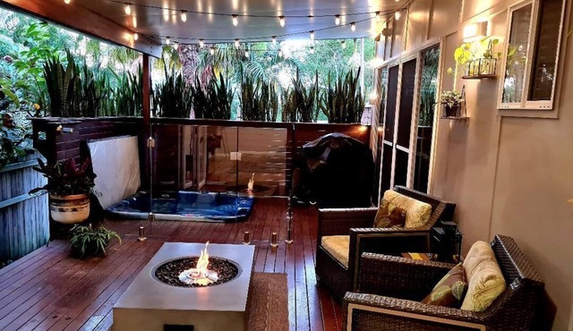 Luxurious, private cottage for couples with heated spa