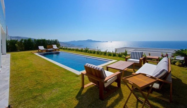 Luxurious seafront Mediterranean villa with pool in Bodrum