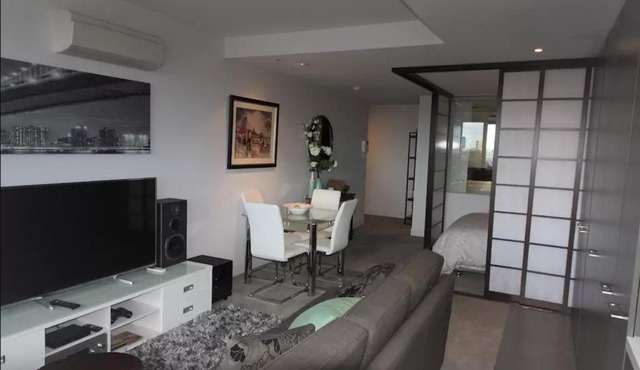 Luxurious with city views, free parking on premises & Wi Fi
