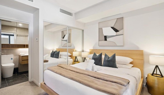 Luxury 2 Bedroom 2 Bathroom Apartment Walk to Burswood Casino