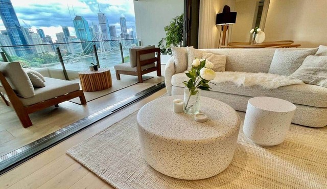 Luxury 2BR Apt, Pool, Parking, Skye Kangaroo Pt