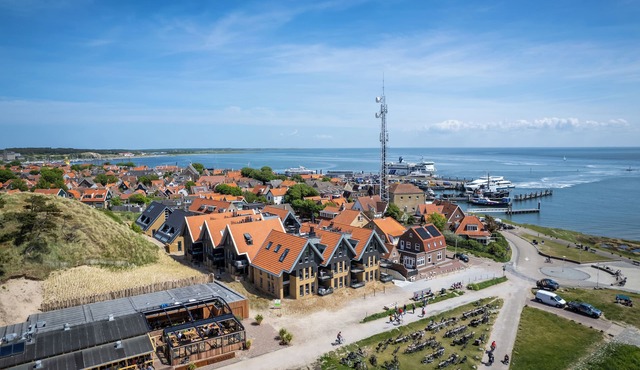Luxury 4-person apartment in the holiday park Landal Kaap West in West-Terschelling