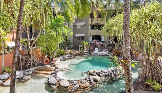 Luxury Apartment w/9 Pools, BBQ & Gym in Cairns