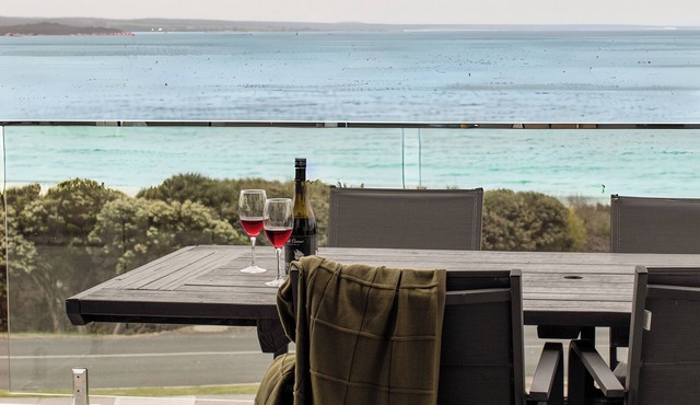 LUXURY BEACH HOUSE BINALONG at BAY OF FIRES
