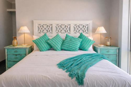 Luxury Beach House, Sleeps 8, Walk to Beach