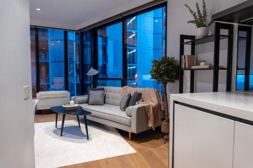 Luxury CBD LaTrobe Retreat 1BR Apt w Pool & Gym