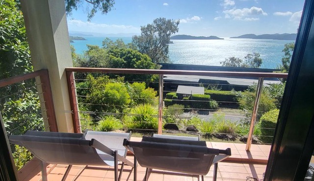 Luxury Couples Retreat Hamilton Island with Buggy