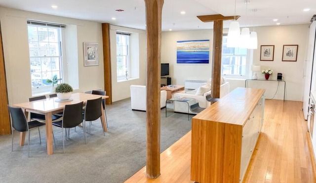 Luxury Hobart Waterfront Apartment with views!