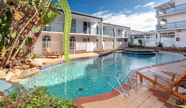 Luxury Lagoon Ocean Escape - 2BR Sofabed Sleep 6!