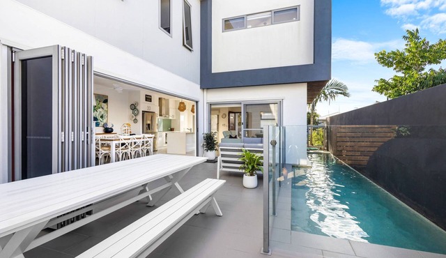 Luxury Living with Heated Pool Birtinya