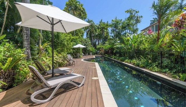 Luxury Murphy Street Villa – Walk to Beach & Town