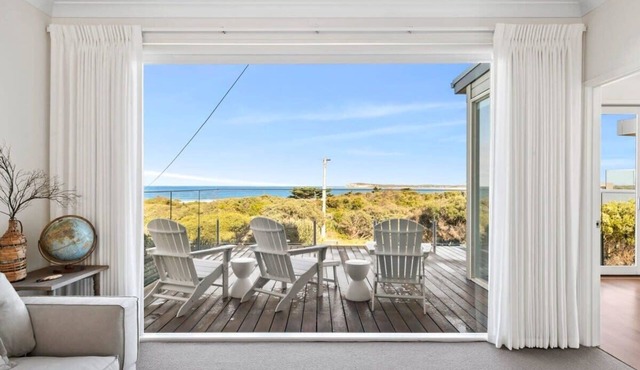 Luxury ocean front holidays, footsteps to beach in Ocean Grove