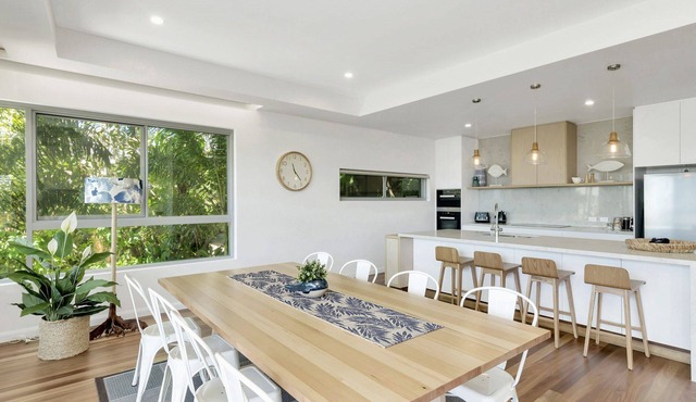 Luxury on Currumbin Beach - modern apartment with private pool