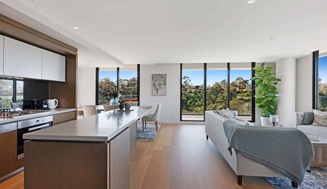 Luxury overlooking the Yarra